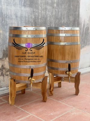 thùng gỗ sồi ủ rượu