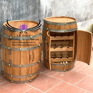 thùng rượu gỗ trưng bày