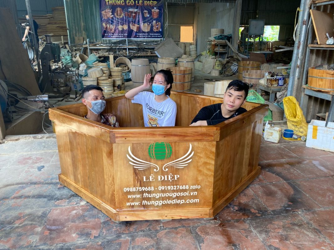 bồn tắm gỗ hình kim cương